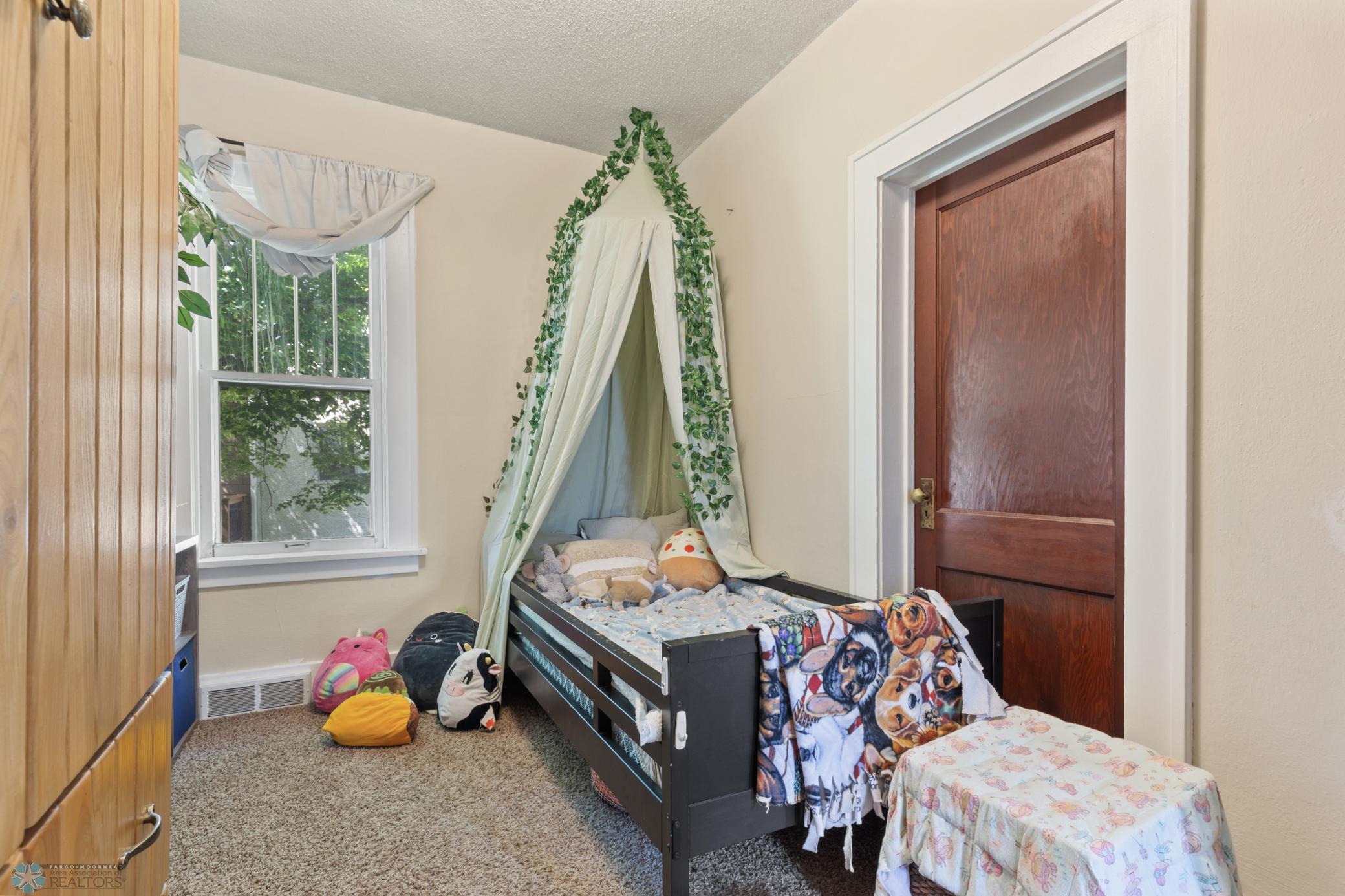(21) Bed 2.jpg