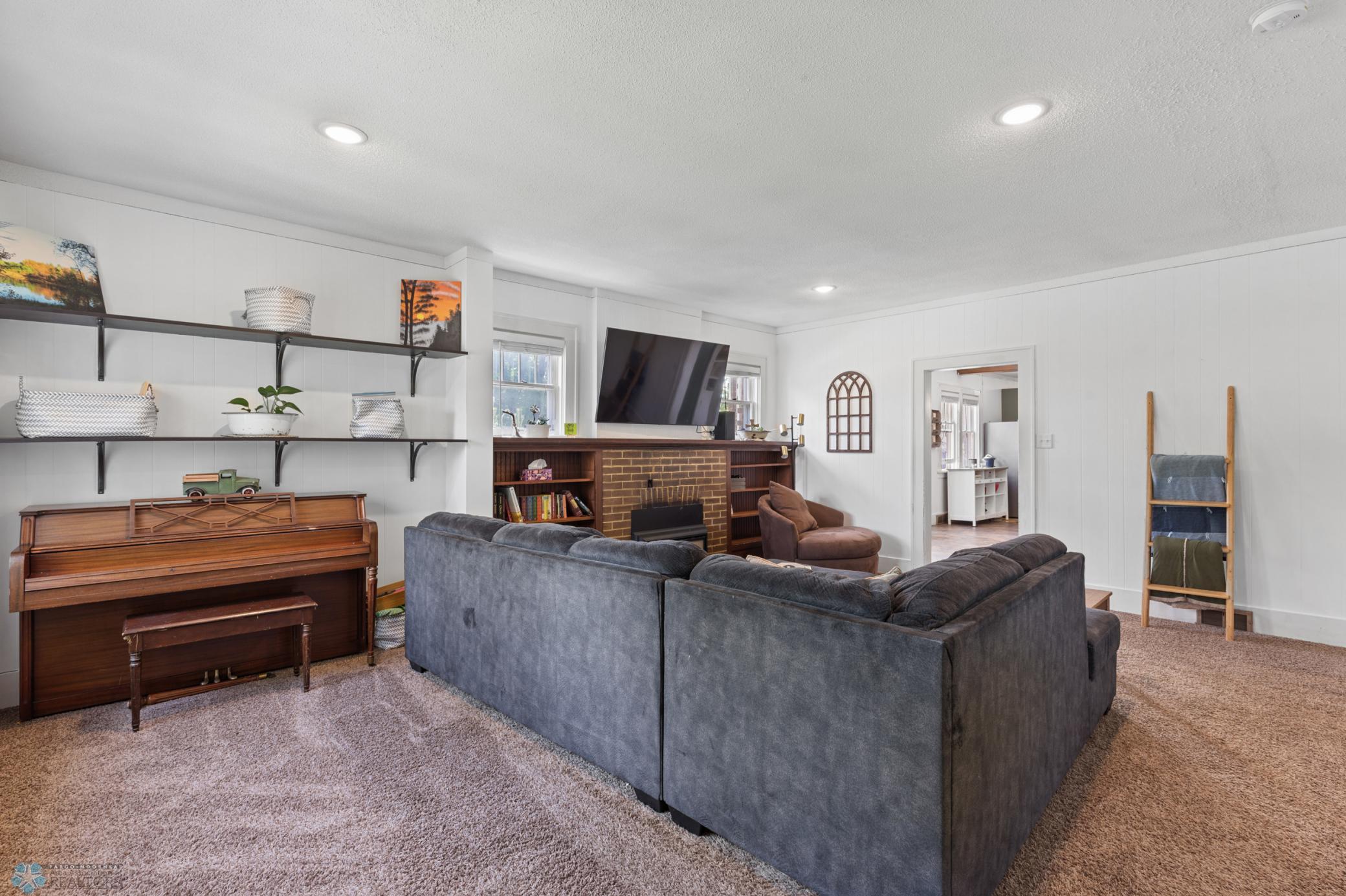 (6) Living Room.jpg