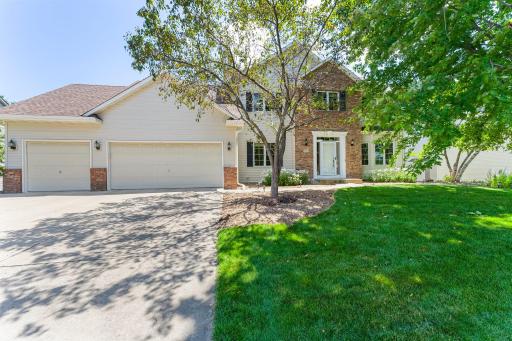 Lovely 5 BR,4 BA 2Story near parks and school