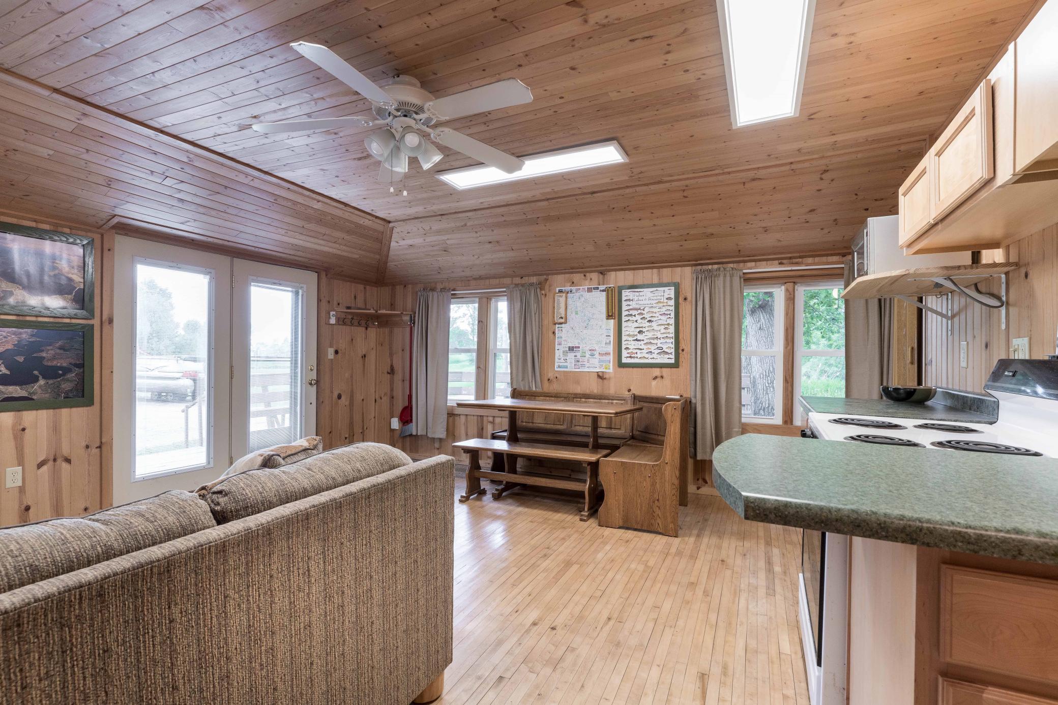 Kitchen & Dining