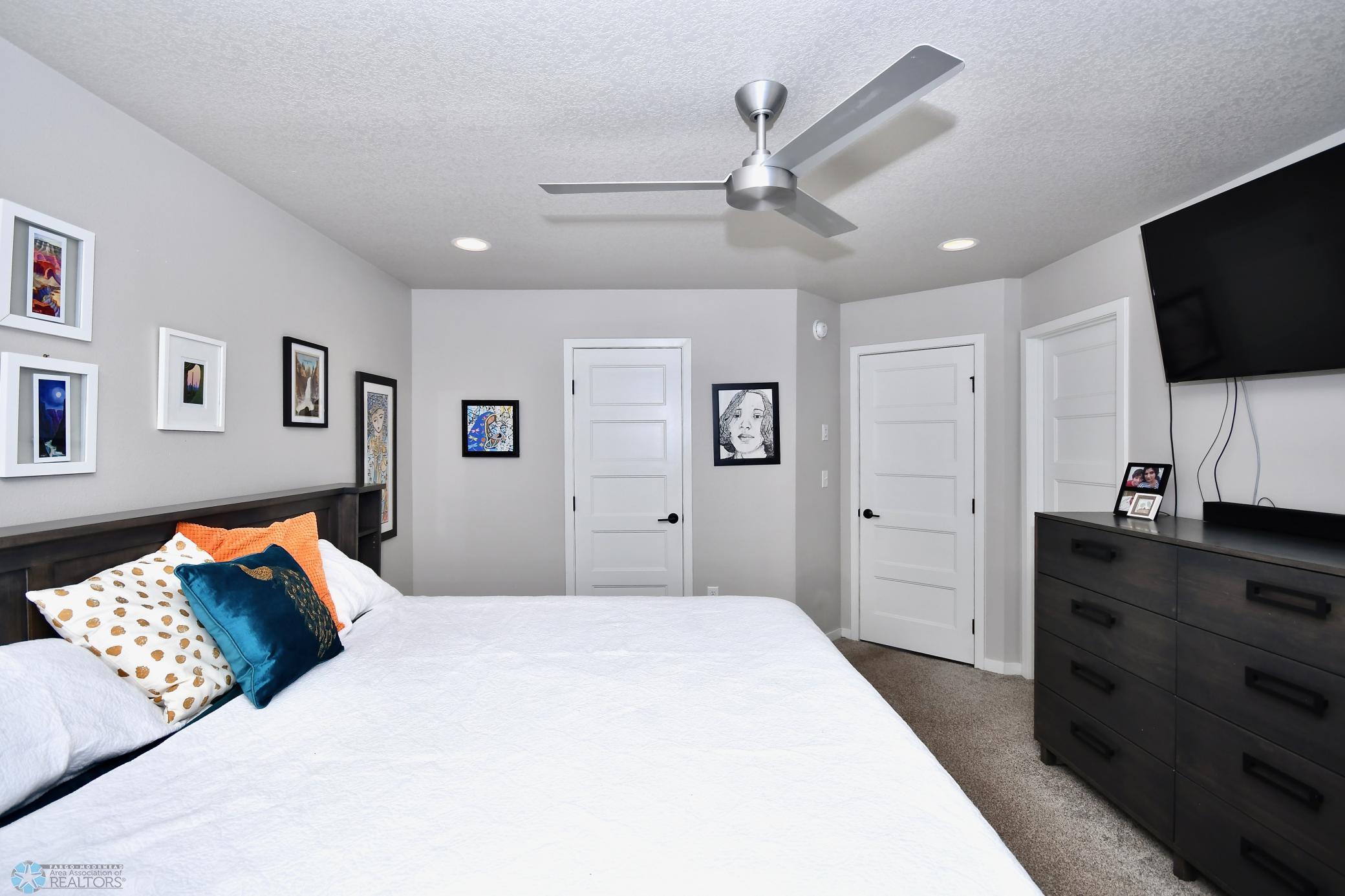 38.primary w/ 2 closets