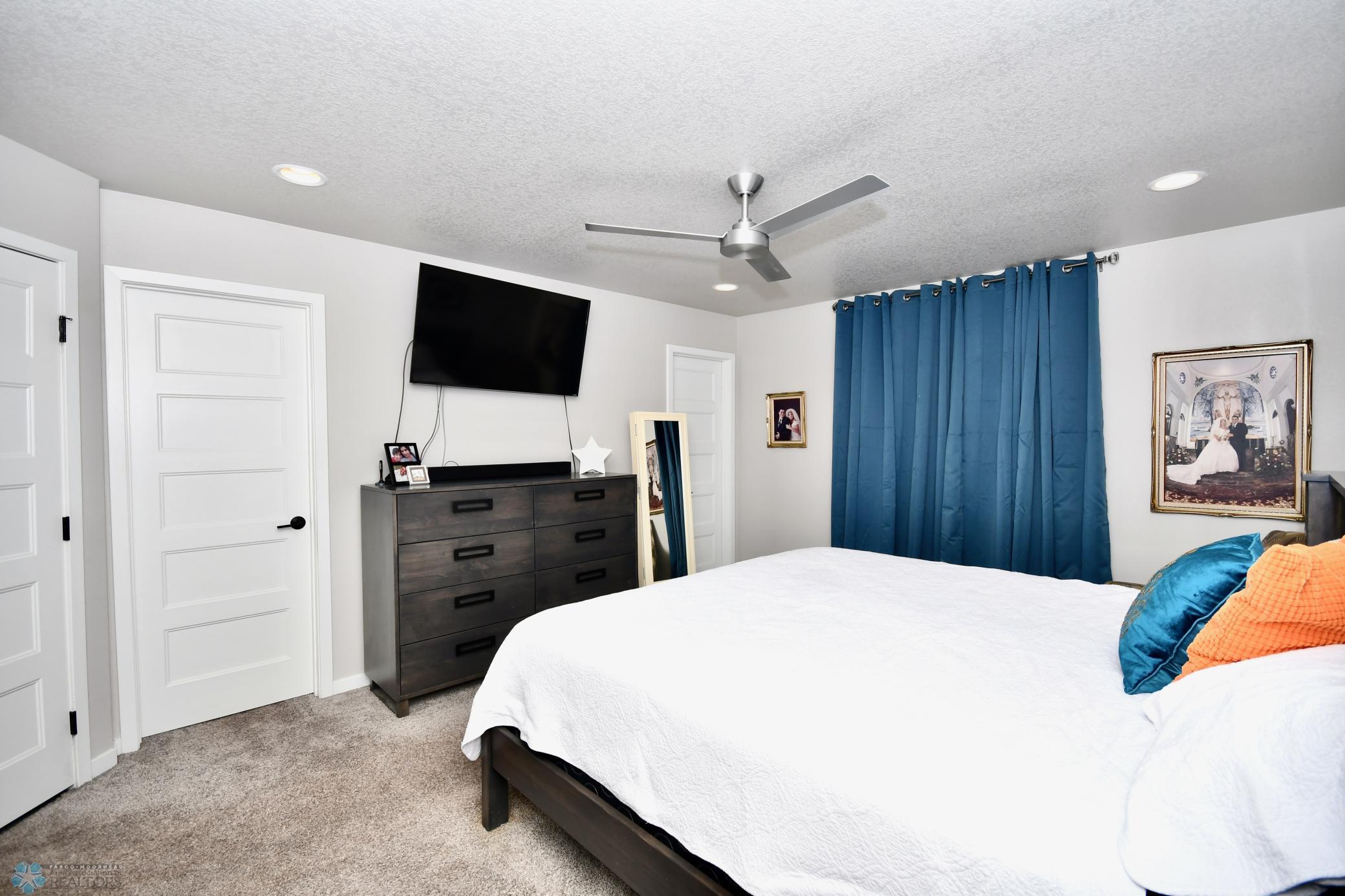 37.primary w/ 2 closets