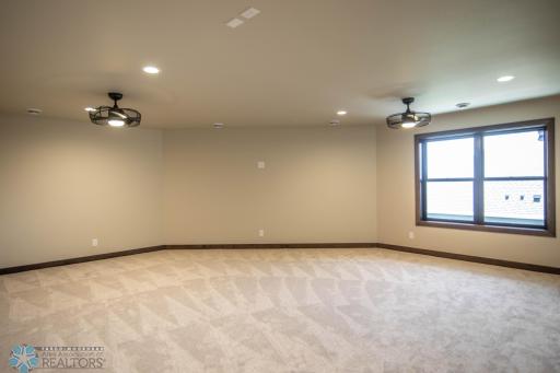 5113 Mira Way W, West Fargo, ND 58078