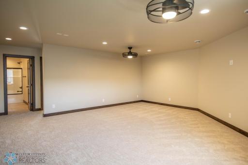5113 Mira Way W, West Fargo, ND 58078