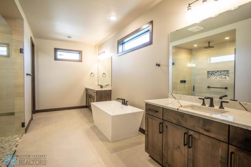 5113 Mira Way W, West Fargo, ND 58078