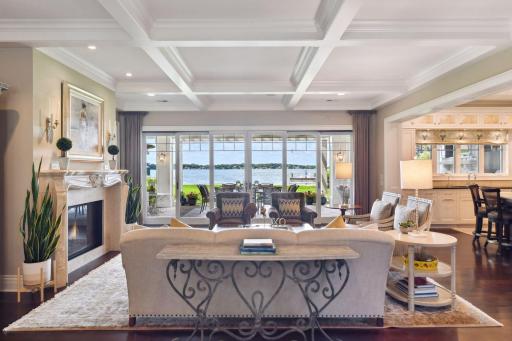 All rooms oriented towards lakeshore