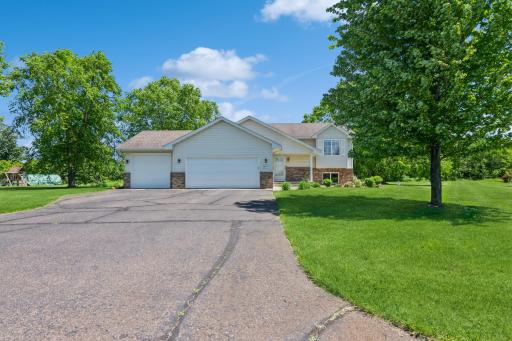 39077 Edgewater Court, North Branch, MN 55056