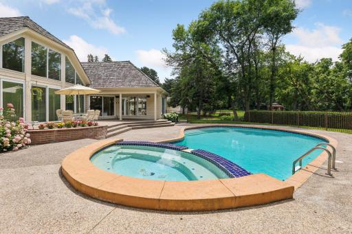 150 Hunters Glen Road, Wayzata, MN 55391