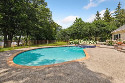 150 Hunters Glen Road, Wayzata, MN 55391