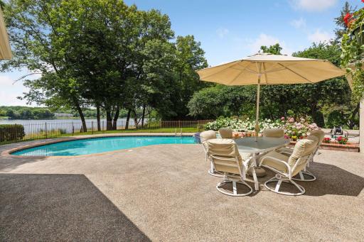 150 Hunters Glen Road, Wayzata, MN 55391