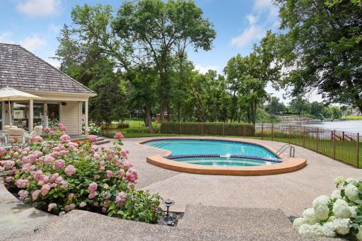 150 Hunters Glen Road, Wayzata, MN 55391