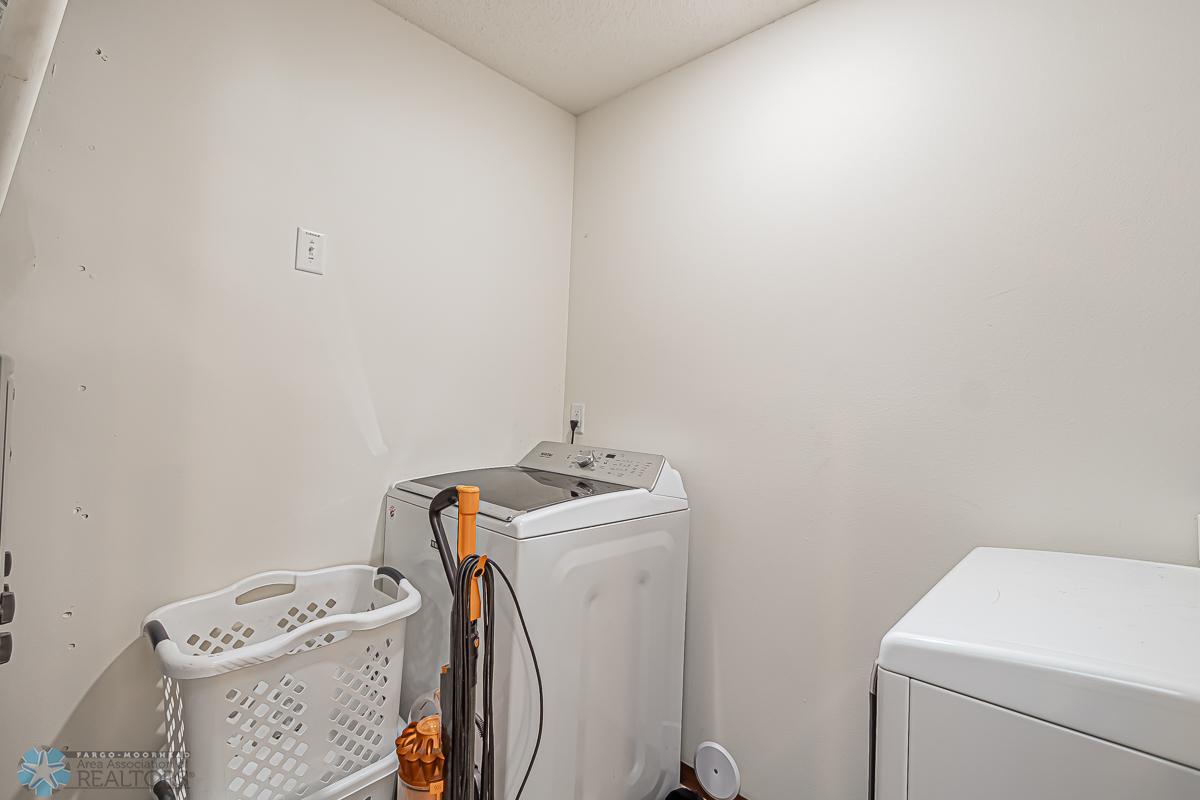 22 Cedar Dr, Mapleton, ND-19.jpg