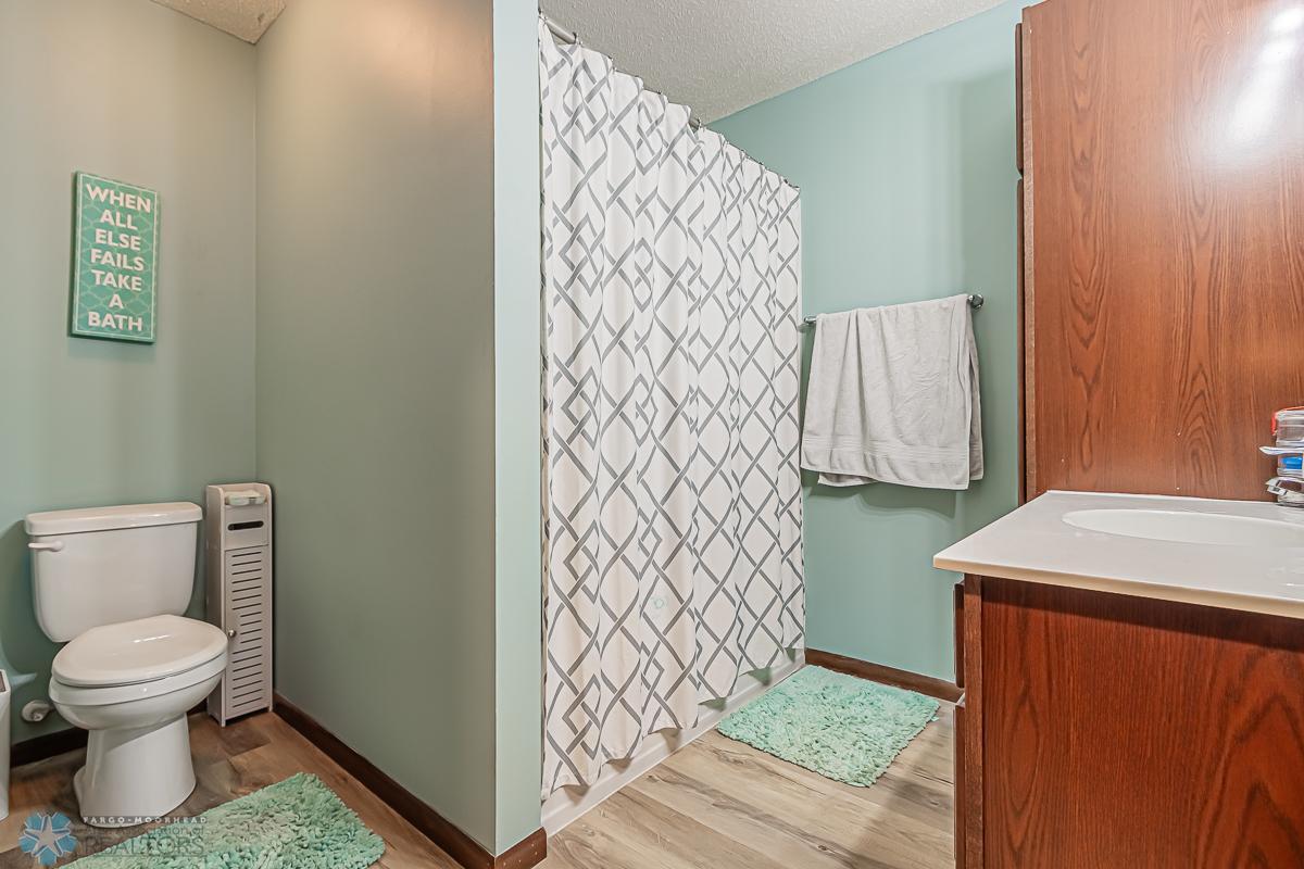 22 Cedar Dr, Mapleton, ND-12.jpg