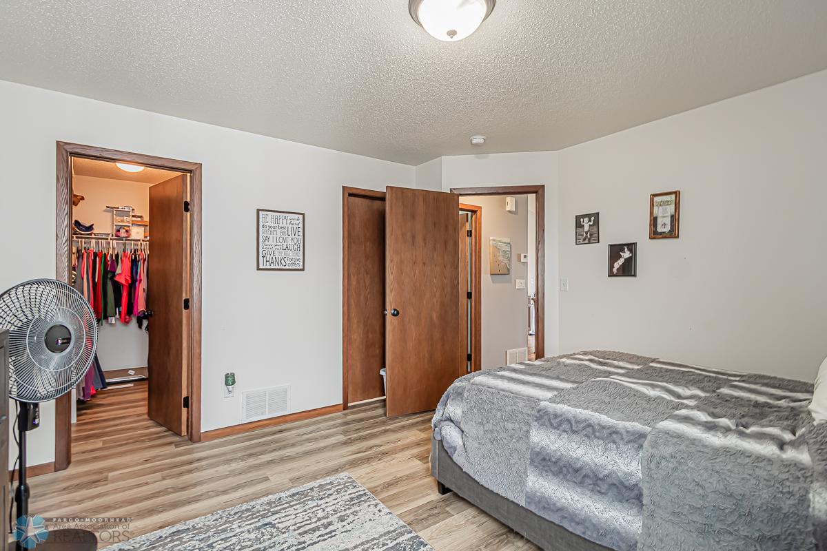 22 Cedar Dr, Mapleton, ND-15.jpg