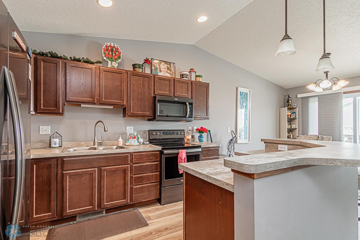22 Cedar Dr, Mapleton, ND-08.jpg