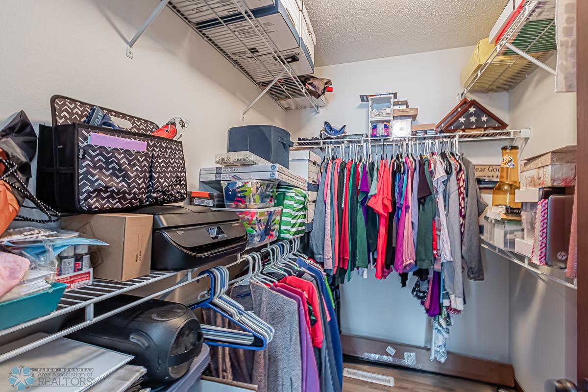 22 Cedar Dr, Mapleton, ND-16.jpg