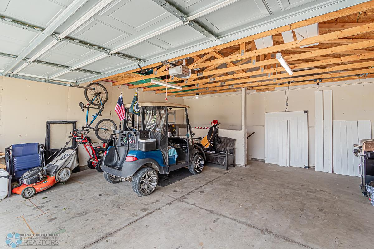 22 Cedar Dr, Mapleton, ND-31.jpg