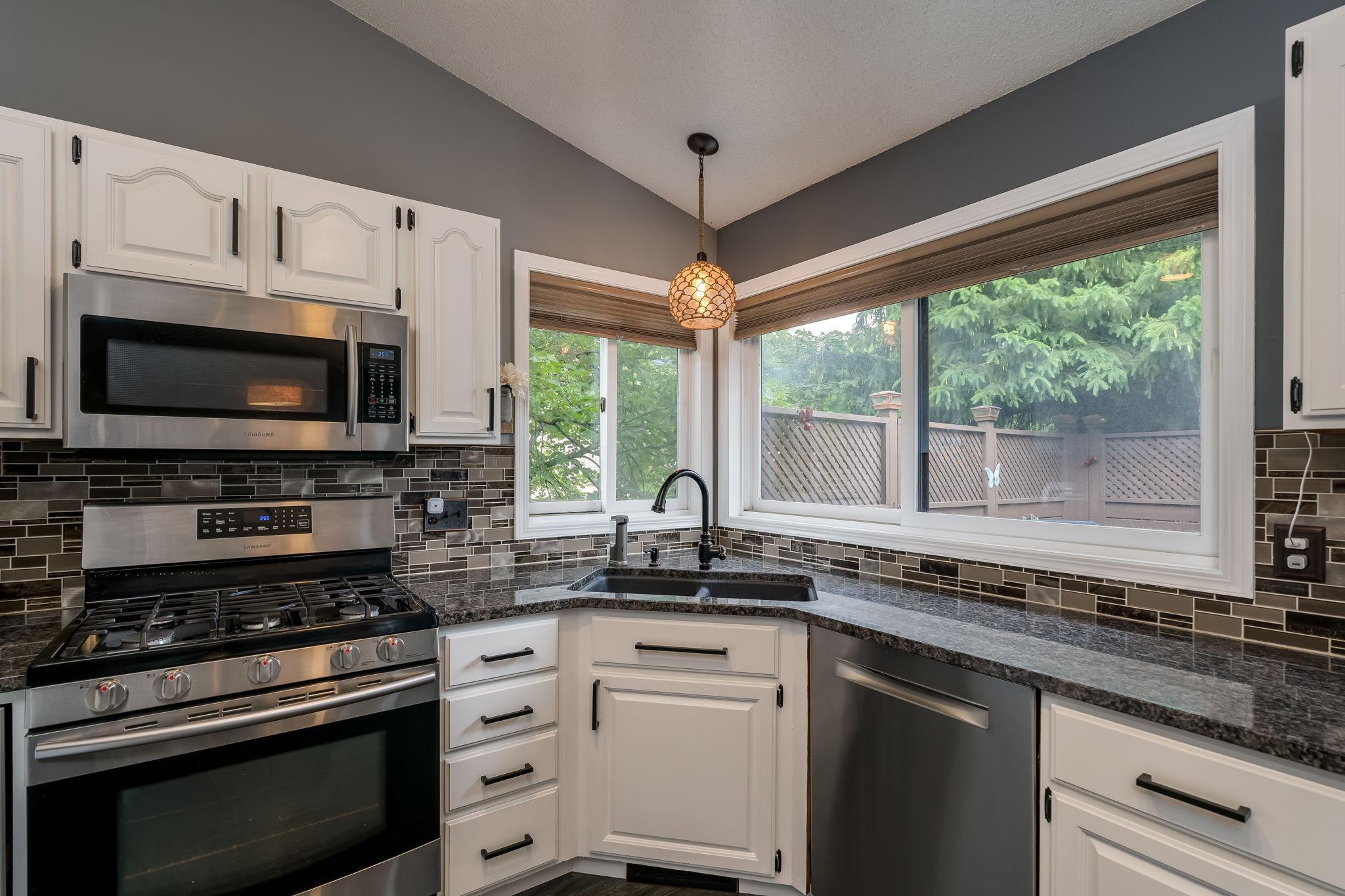 215 Essex Rd-36.jpg