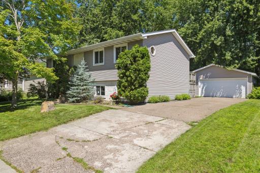 1984 Robin Lane N, Hugo, MN 55038