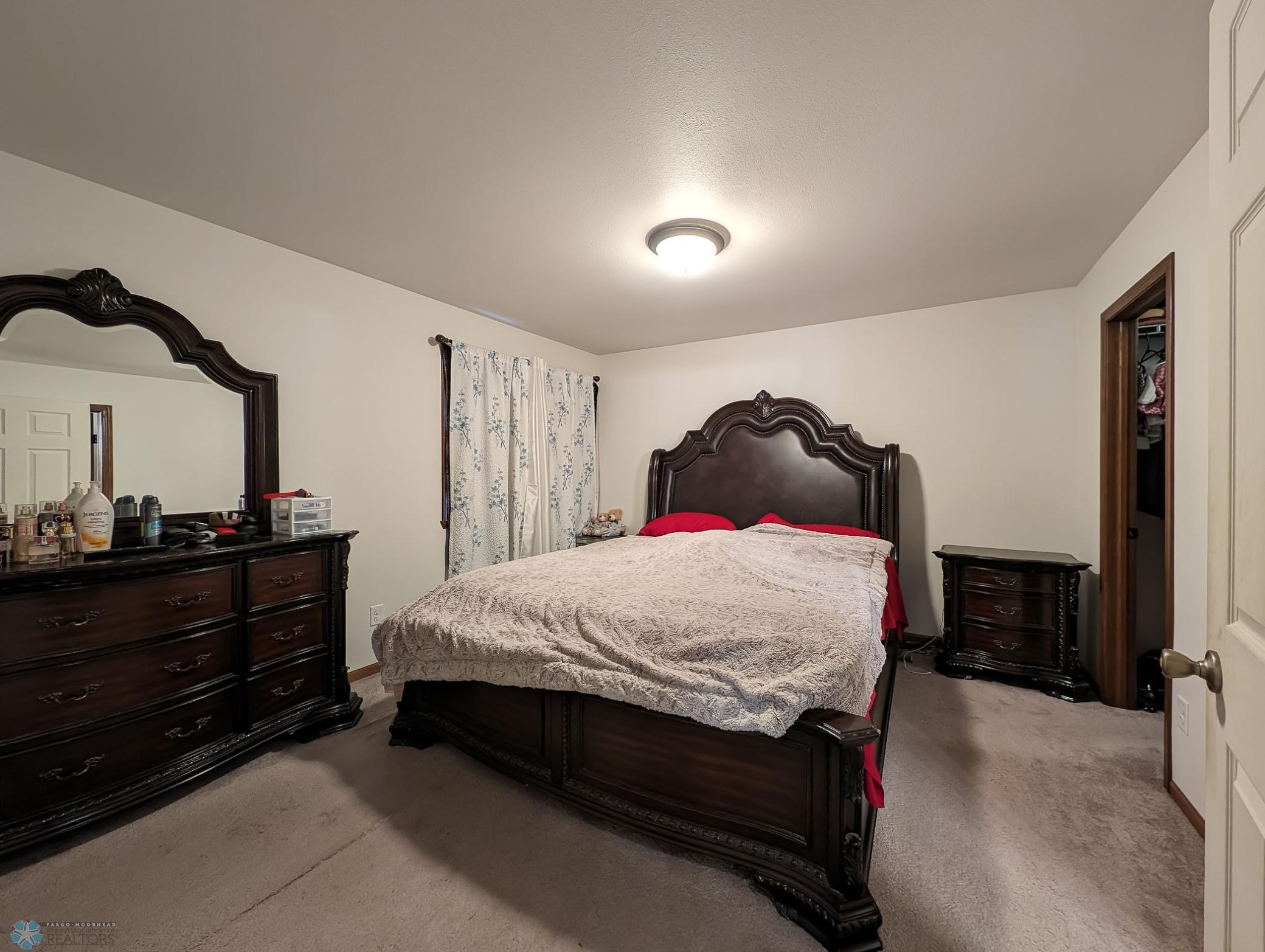 L2P012-160129619.jpg