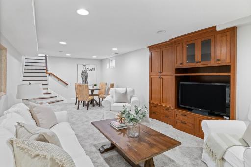 3301 W 55th Street, Edina, MN 55410