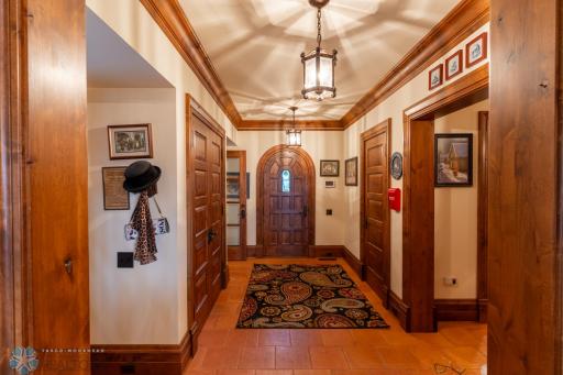 Mudroom area to Breezeway