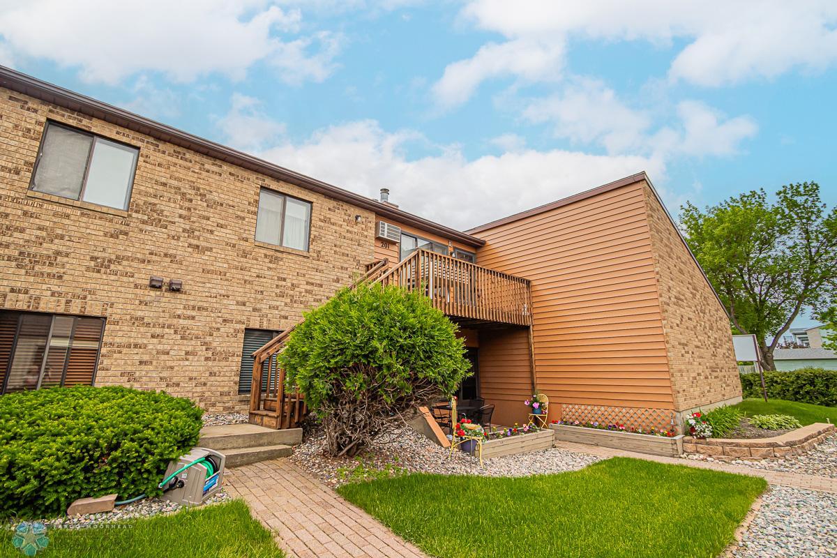 1516 35th St S unit 201, Fargo, ND 58103, USA-01.jpg