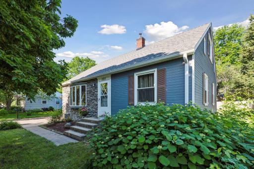 1211 Quebec Avenue N, Golden Valley, MN 55427