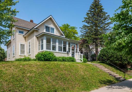 224 Russell Avenue S, Minneapolis, MN 55405