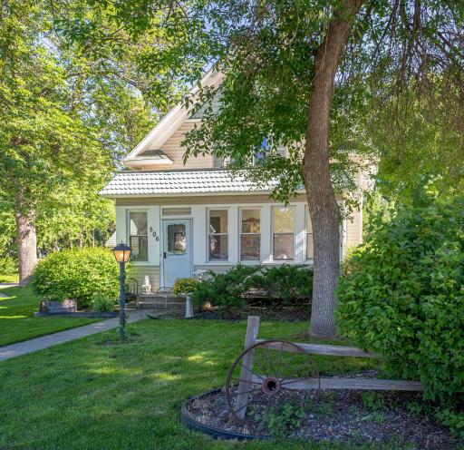 Front porch is heated and can be used all year round!