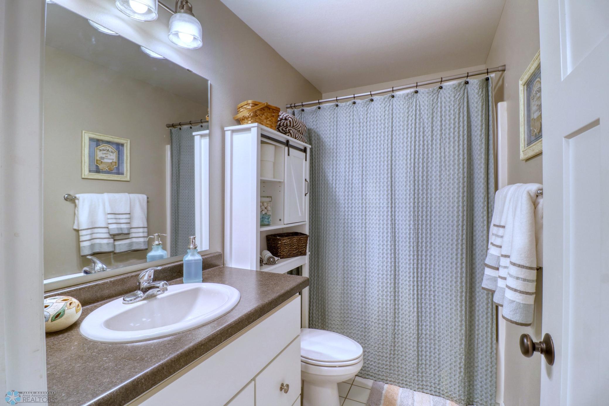 Bathroom1_1.jpg