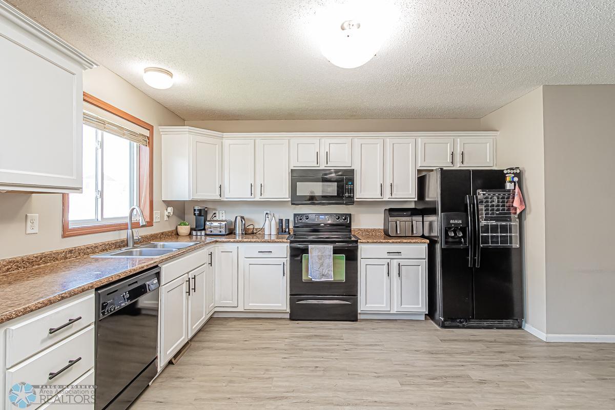 4269 Estate Drive South, Fargo, ND-08.jpg