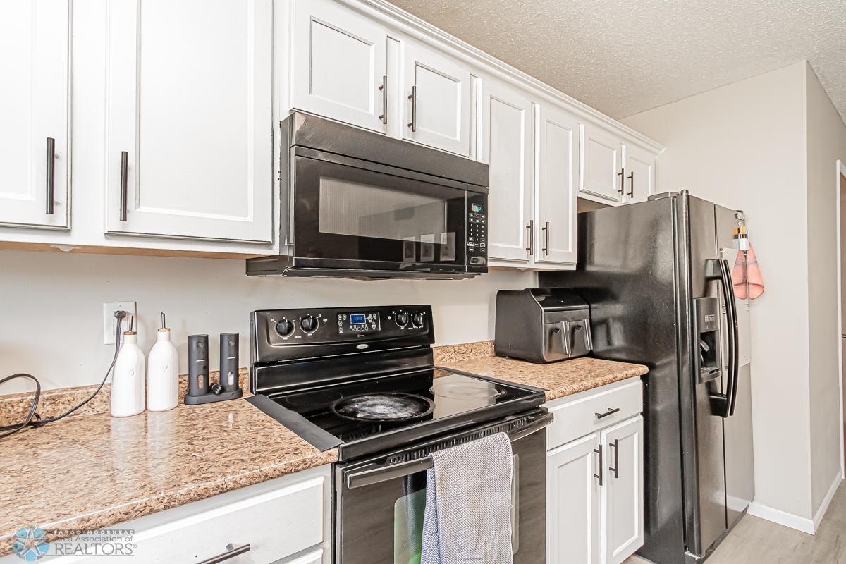 4269 Estate Drive South, Fargo, ND-09.jpg