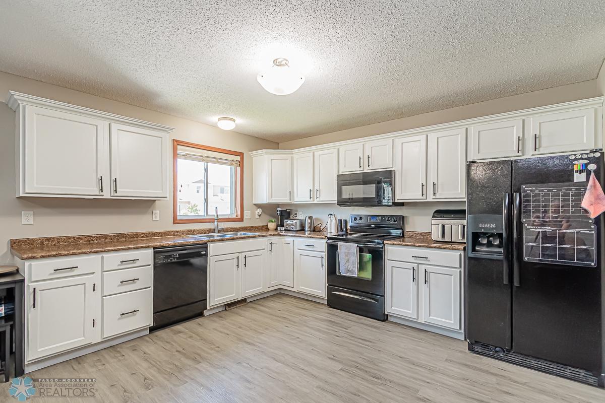 4269 Estate Drive South, Fargo, ND-11.jpg