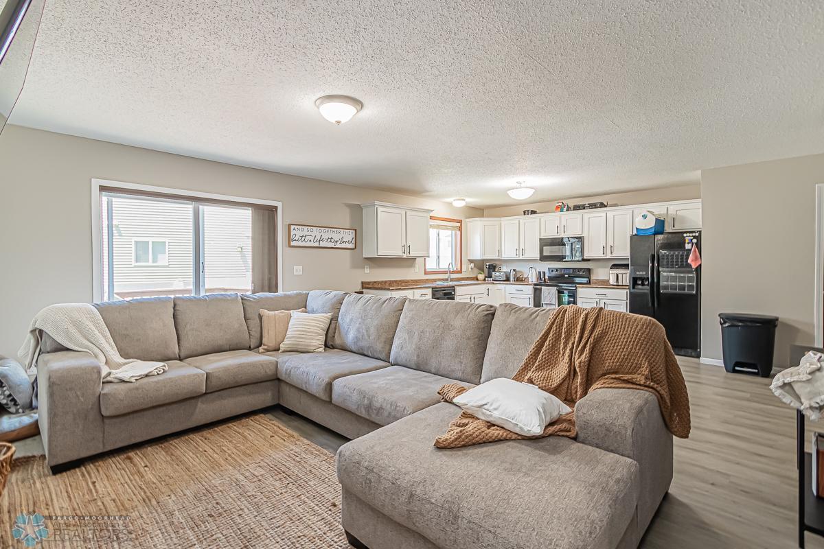 4269 Estate Drive South, Fargo, ND-06.jpg