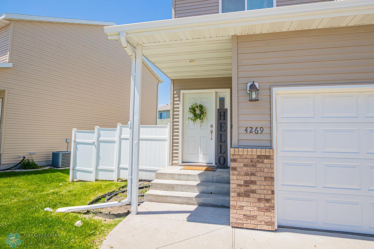 4269 Estate Drive South, Fargo, ND-03.jpg