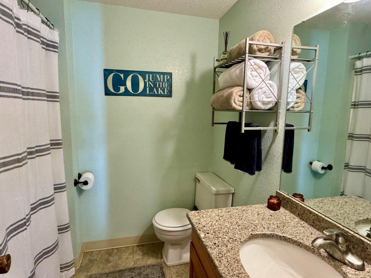 13-Full bath in walk out basement.jpg