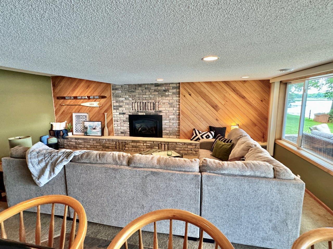 11-Family room (4).jpg