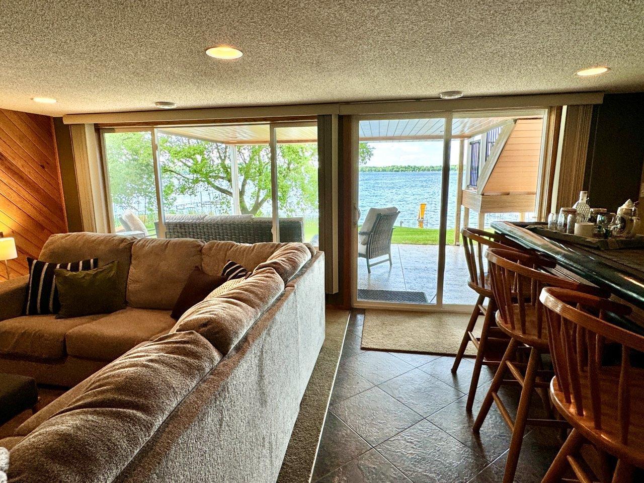 11-Family room (5).jpg