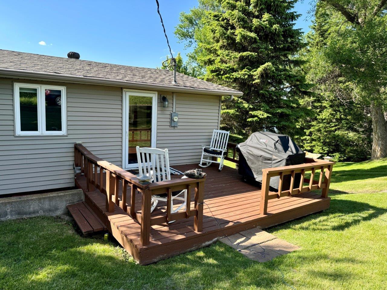 20-Entry deck and road side of home (1).jpg