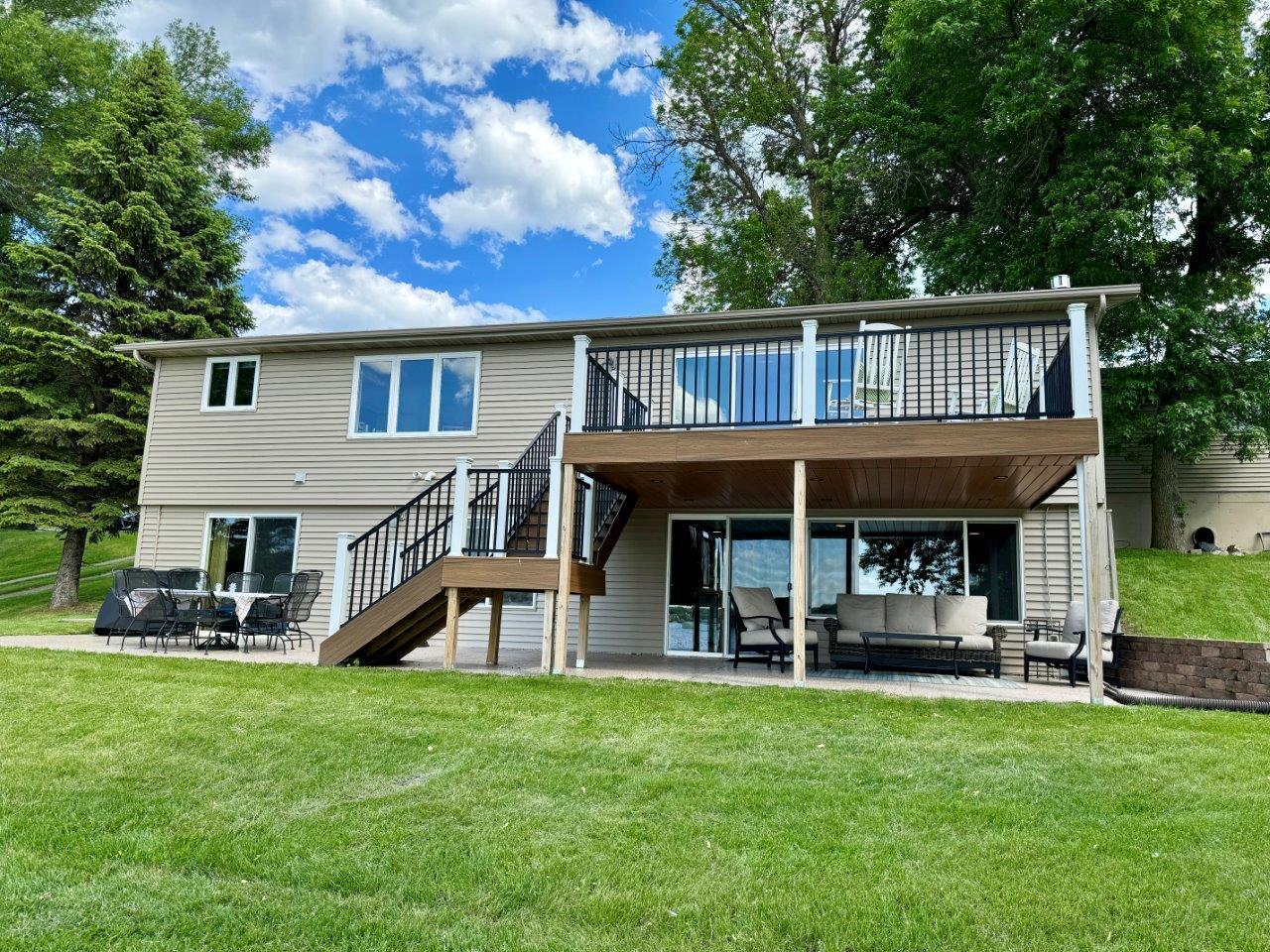 16-Maintenance free deck off living room (2).jpg