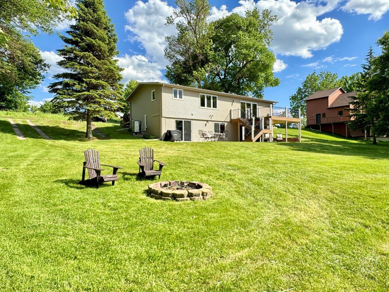 22-Lakeside yard with room to play (1).jpg