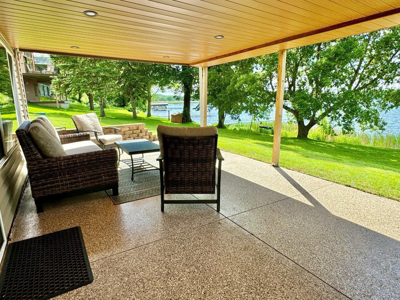 17-Covered patio off family room.jpg