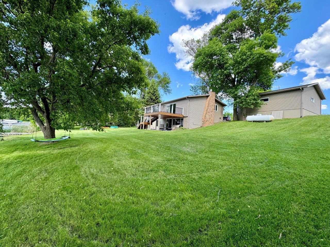 22-Lakeside yard with room to play (2).jpg