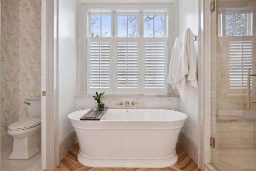 soaking tub