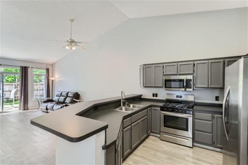 956 Pine St - MLS Sized - 003 - 09 Kitchen.jpg