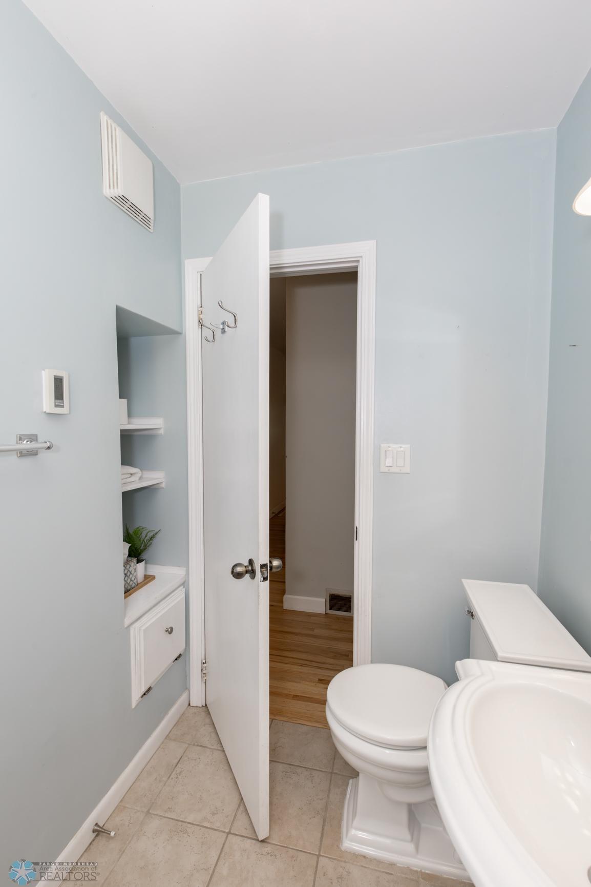 Bathroom 1 - Full