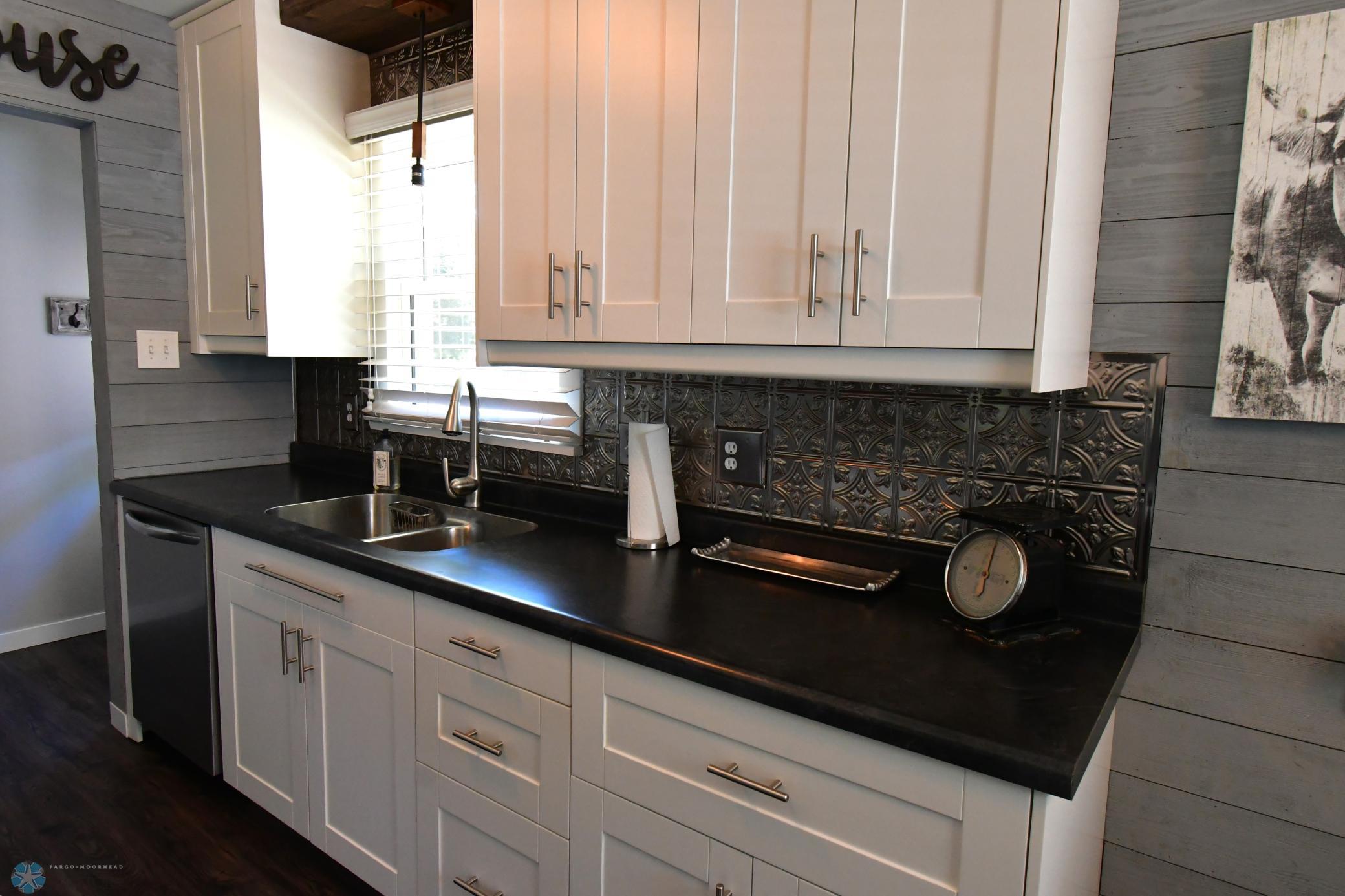 2 Kitchen.JPG