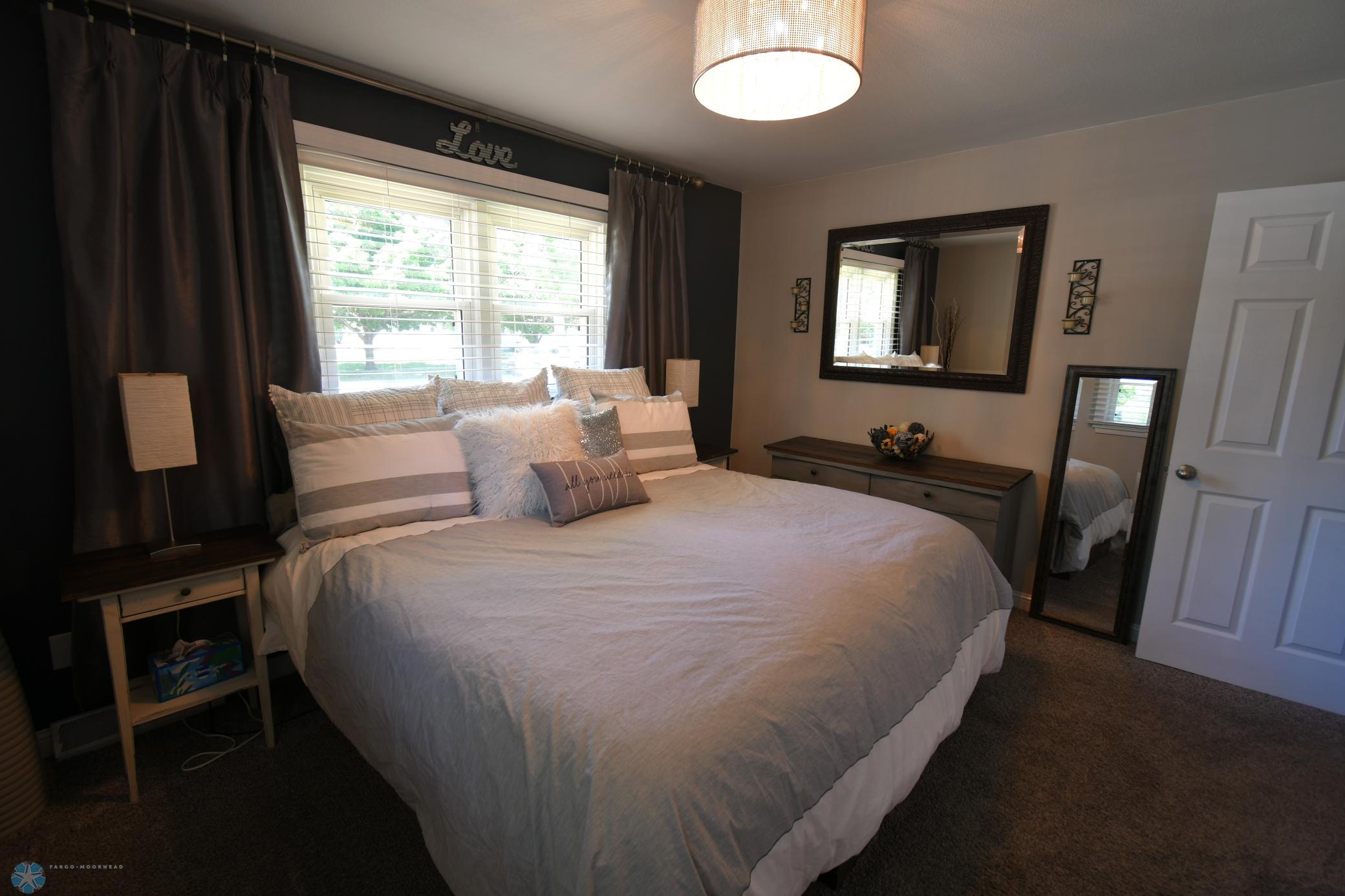 7 Master Bdrm.JPG