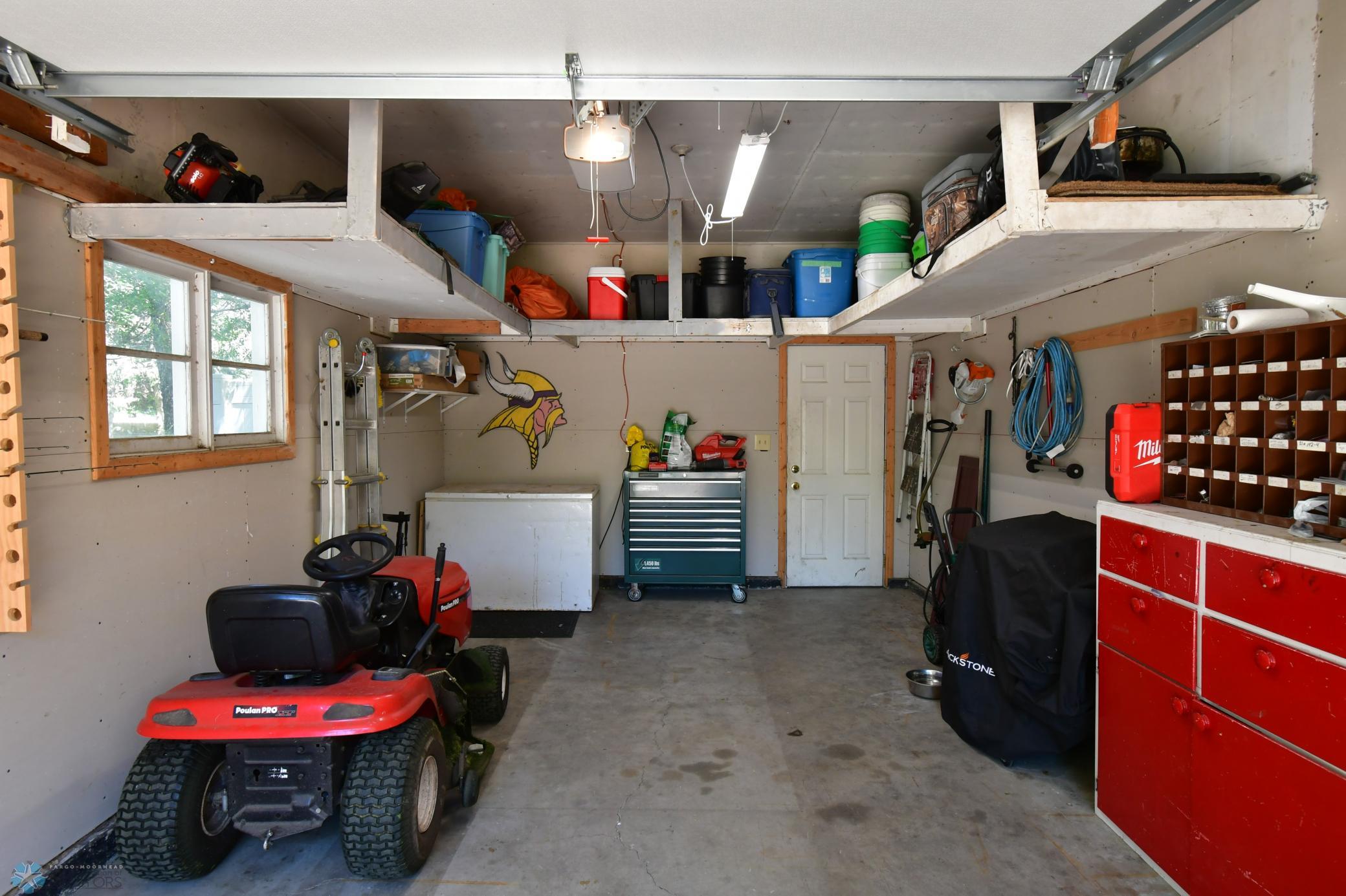 24 Garage.JPG